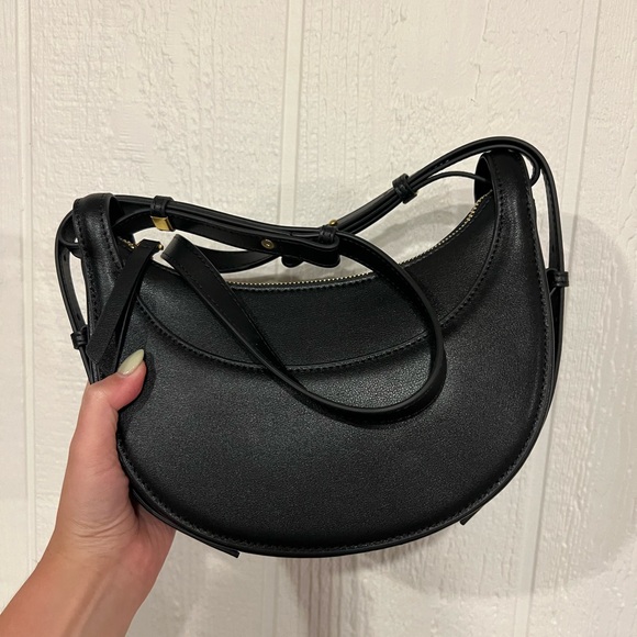 Elegant Black Shoulder Bag - Picture 2 of 7